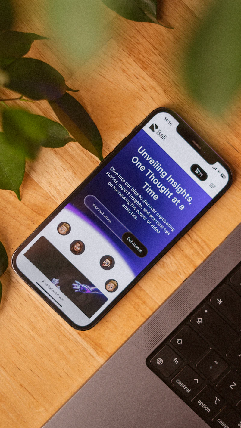 Smartphone with a website open, useful for App Marketing and ASO strategies. Explore insights and practical tips.