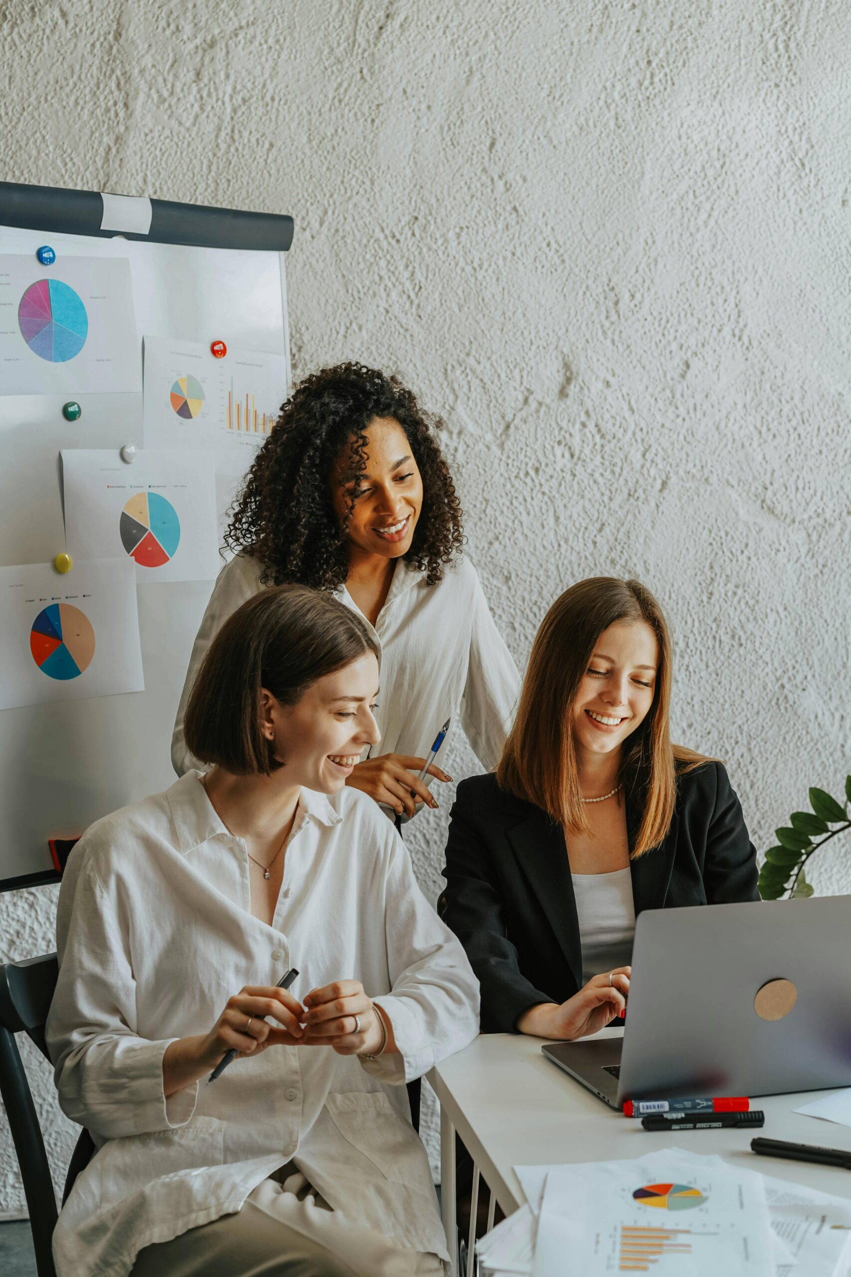 A checklist or decision matrix that outlines the key factors to consider when choosing a marketing agency, such as experience, portfolio, client testimonials, and communication style. The graphic should be clear and informative.